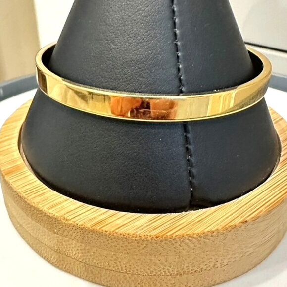 Kate Spade New York Gold Bow bracelet bangle 7 3/4" - Picture 4 of 4